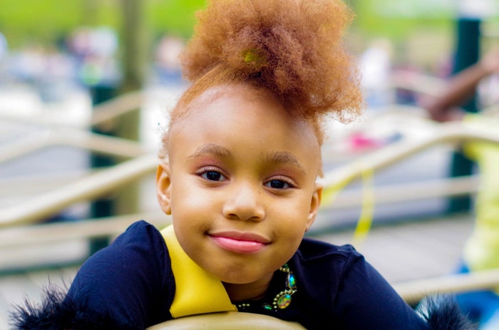 Comment coiffer les cheveux crépus de mon enfant ? - Elle