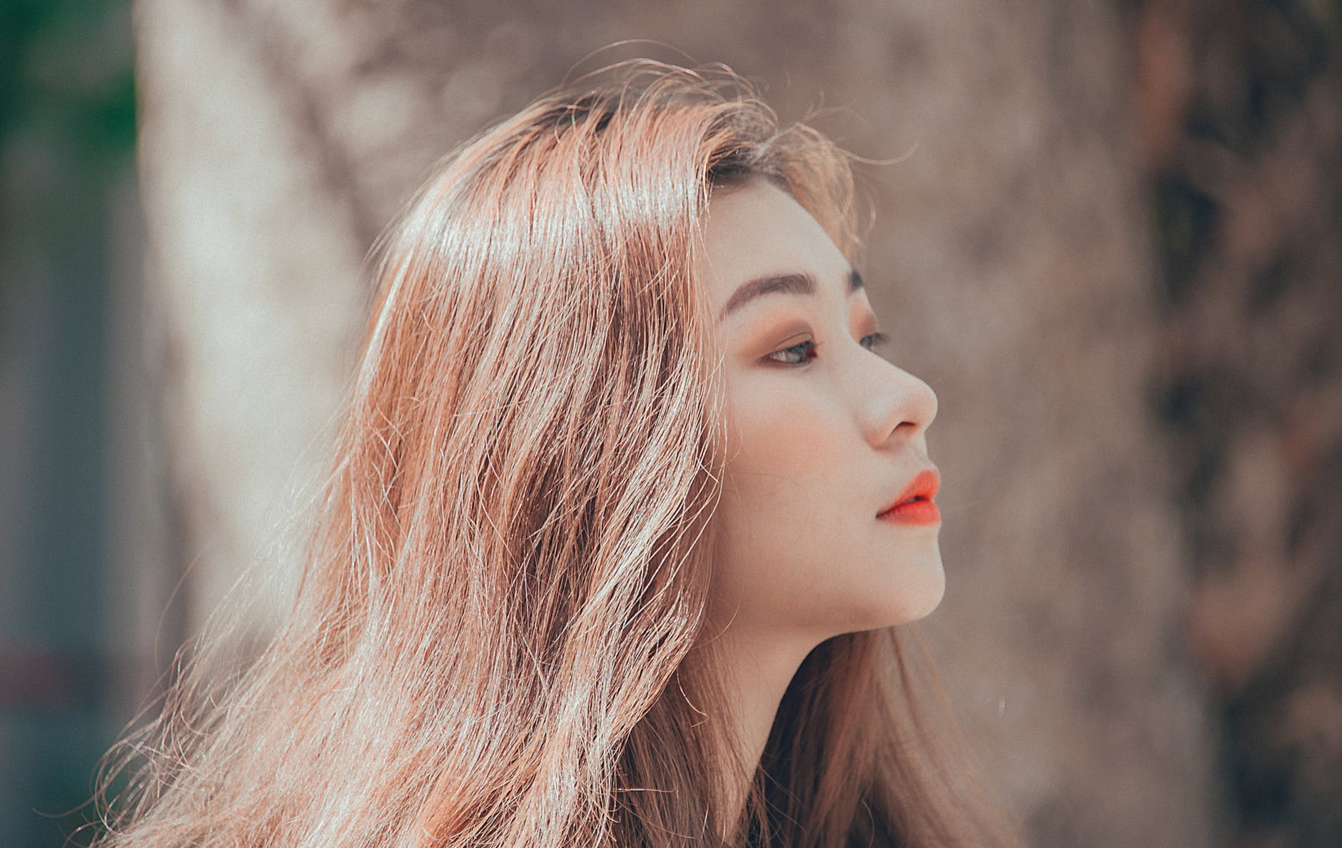 portrait-jeune-femme-vu-de-profil-la-beaut-au-naturel